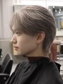 メンズペレ 渋谷(MEN'S PELE) グレージュブリーチ2回/センターパート/グレー/渋谷/シルバー
