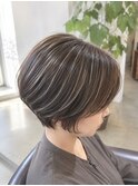 白髪ぼかしハイライト×丸みショート