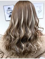 フリーダム(freedom)&nbsp;エクステならハイライトカラーを髪のダメージ無しで、できます♪