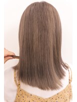 シカ(sica)&nbsp;グレー味のあるミルクティーグレージュ