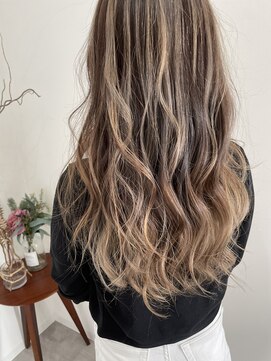 ナッツ(Nut's) バレイヤージュ