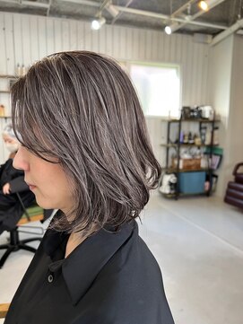 ジジ アドラーブル ヘア サロン(JiJi ADRABLE HAIR SALON) 大人女性むけ顔まわりと表面のハイライト