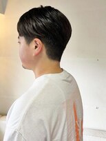 タヴィ(Tavi)&nbsp;ナチュラルなツーブロックスタイル/メンズヘア/センターパート