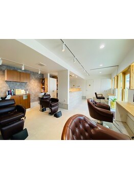 夫婦で経営している和やかな雰囲気のプライベートサロン。大人数のお店が苦手な方におすすめです＊