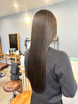 スアバイキキ(SuA by kiki.) ミディアムレイヤー/ハッシュカット/ワインレッド[千葉]