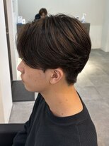 ヒュイル バイ ニアウ(Hwyl by Niau) MEN’S HAIR/刈り上げセンターパート/フェザーパーマ/伊勢崎
