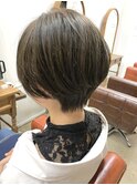 大人カッコいいクールグレージュショートボブ