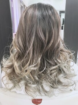 トゥエンティ(twenty) 外国人風『ハイ透明感』グラデーションカラー