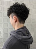 刈り上げた癖毛風パーマ