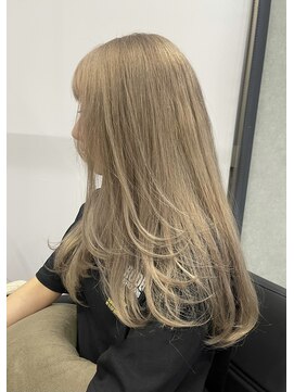 シエンゴールド(CIEN gold) ホワイトベージュ/レイヤーカット/ブリーチ#浜松駅#カラー