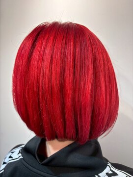レットカラー/赤髪ハイトーン/ワンレンボブ