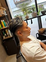 トニコ(toniko)&nbsp;フェザーパーマ×ハイライト×センターパート×ツーブロック