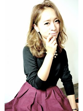 トゥワイス(twice) [twice]フェミニン☆ヌーディーベージュ