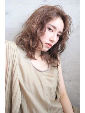 ファム(FAM) くせ毛風ウェーブミディ