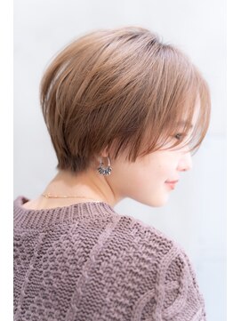 アメリ 新宿(Ameri) Ameri フェミニンショート イルミナカラー【新宿】