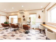 コンシェルジュの雰囲気（髪に優しい明るく楽しい美容室　☆上品で優雅なスタイルを☆）