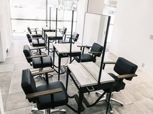 白基調でリラックスできる空間を実現！