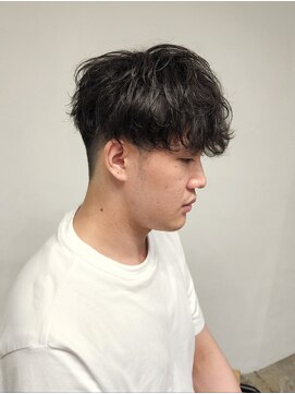 ニアウ 伊勢崎連取店(Niau) MEN’S HAIR/サーフカール/刈り上げセンターパート/伊勢崎