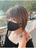 ハイライトグレージュ外ハネショートウルフ耳かけ