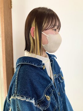 サクラ オモテサンドウ(SAKURA) 切りっぱなしボブ×インナーカラーイエロー