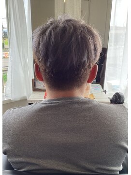 コアフィールフィス(COIFFURE fils) ツーブロックショート ハイライトシルバー