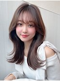 ミディアム顔まわりレイヤー前髪あり透明感カラー20代