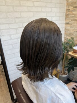 アトリエナガノ(atelier nagano) ニュアンスカラー/センターパート/ツヤ髪スタイル/ブルージュ