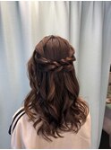 耳出さないハーフアップ