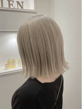 ヘアースペースブルーム リアン 岡町店(HAIR SPACE BLOOM Lien)の写真/気になる赤味を抑えるカラー剤を厳選！あなたの頭皮と髪の状態を見極めて調合する、極上の似合わせカラー☆
