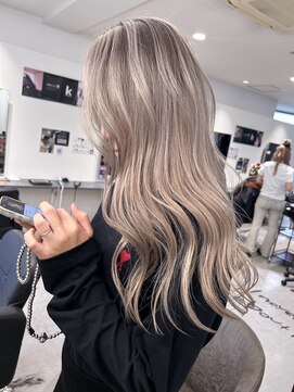 キング 枚方店(K!ng) ハイライトカラーミルクティーベージュレイヤーカット
