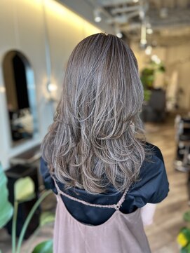 ソエル(Soell) 神戸 三宮 レイヤーカット 白髪ぼかしハイライト 脱白髪染め