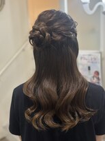 ハチ(HACHI) サイドハーフアップ