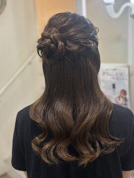 ハチ(HACHI) サイドハーフアップ