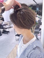 ステアケース ギンザセブン(stair:case ginza7)&nbsp;ハイライト白髪ぼかし前下がりショートボブ