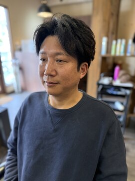 クラッキ ヘアークリエイション(CRAQUE hair creation) 大人メンズの毛流れセンタパート