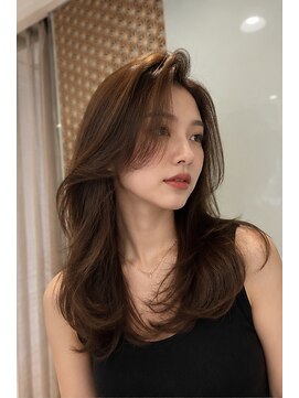 オアシスアヴェダ ザ・ペニンシュラ東京(OASIS AVEDA) 大人セミロングレイヤー・長め前髪・グレージュ20代30代