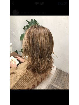 ベレッタ ネヤガワ(veretta. neyagawa) 外国人風ハイライトニュアンスレイヤー/白髪ぼかし/抜け感/小顔