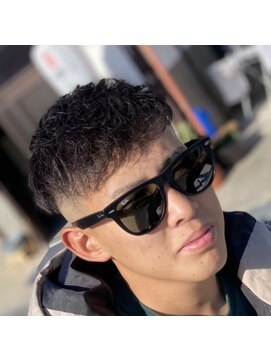 ピシャッとニ代目銀二郎 ツイストスキン【広島/理容室/古民家バーバー二代目銀二郎】