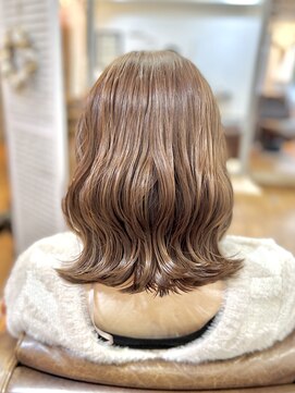 ワン エイティー ディグリース 恵比寿(180°One Eighty Degrees.) 伸ばしかけヘア/鎖骨ミディアム/透明感