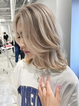 アヴァンス 京橋店(AVANCE) ハイトーンベージュに動きのあるレイヤースタイル