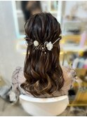 結婚式 二次会 お呼ばれ ハーフアップ×パール×ゴールドアクセ