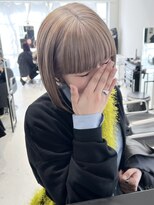 ココ 原宿(KOKO)&nbsp;黒髪小顔クラゲヘアーオリーブグレーココアベージュブリーチ