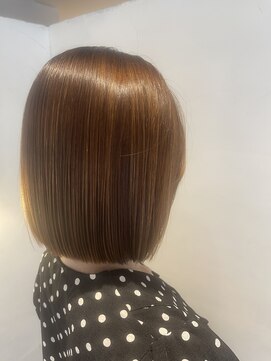 サンカリ SANKARI 船木店 【毛先までツヤのある上品なボブ】