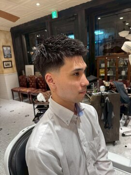 ルドローブラントオオサカ(LUDLOW BLUNT Osaka) 【LUDLOW BLUNT】フェードカット バーバーヘア