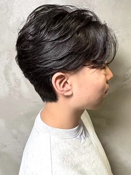 ディスイズバーバーサード(THIS IS BARBER 3rd) フェザーパーマ 毛流れパーマ ニュアンスパーマ 黒髪ショート