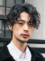 フィフス 大分(fifth)&nbsp;大分スパイラルパーマメンズカットセンターパートウルフゆるめ