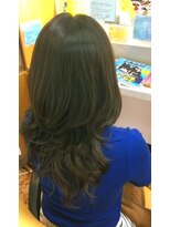 エリアデュクス(AREADEUX)&nbsp;前髪長めの、つやゆるカールパーマ