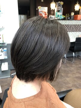 サロンドジュネ(salon de JUNE) 大人可愛いナチュラルショートボブ