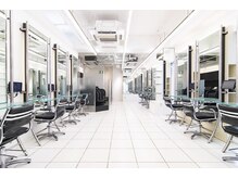 トニーアンドガイ 広尾店(TONI & GUY)の雰囲気（広尾駅徒歩1分。地域に根付いたサロンです。(メンズ/ブリーチ)）