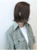 切りっぱなしボブ ×  カーキベージュ